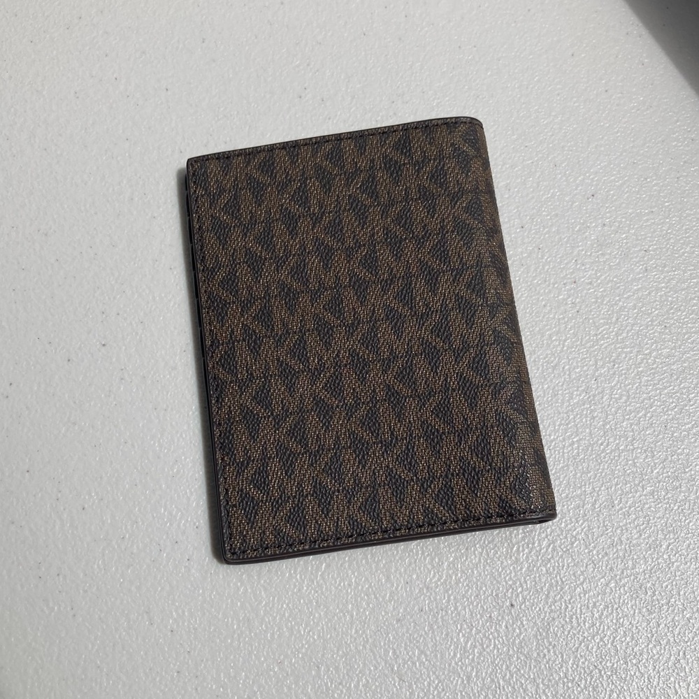 Michael Kors Jet Set Signature MK Logo Brown Passport Cover Card Holder Travel - Picture 5 of 12